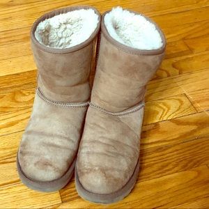 Sold! Selling my Ugg’s